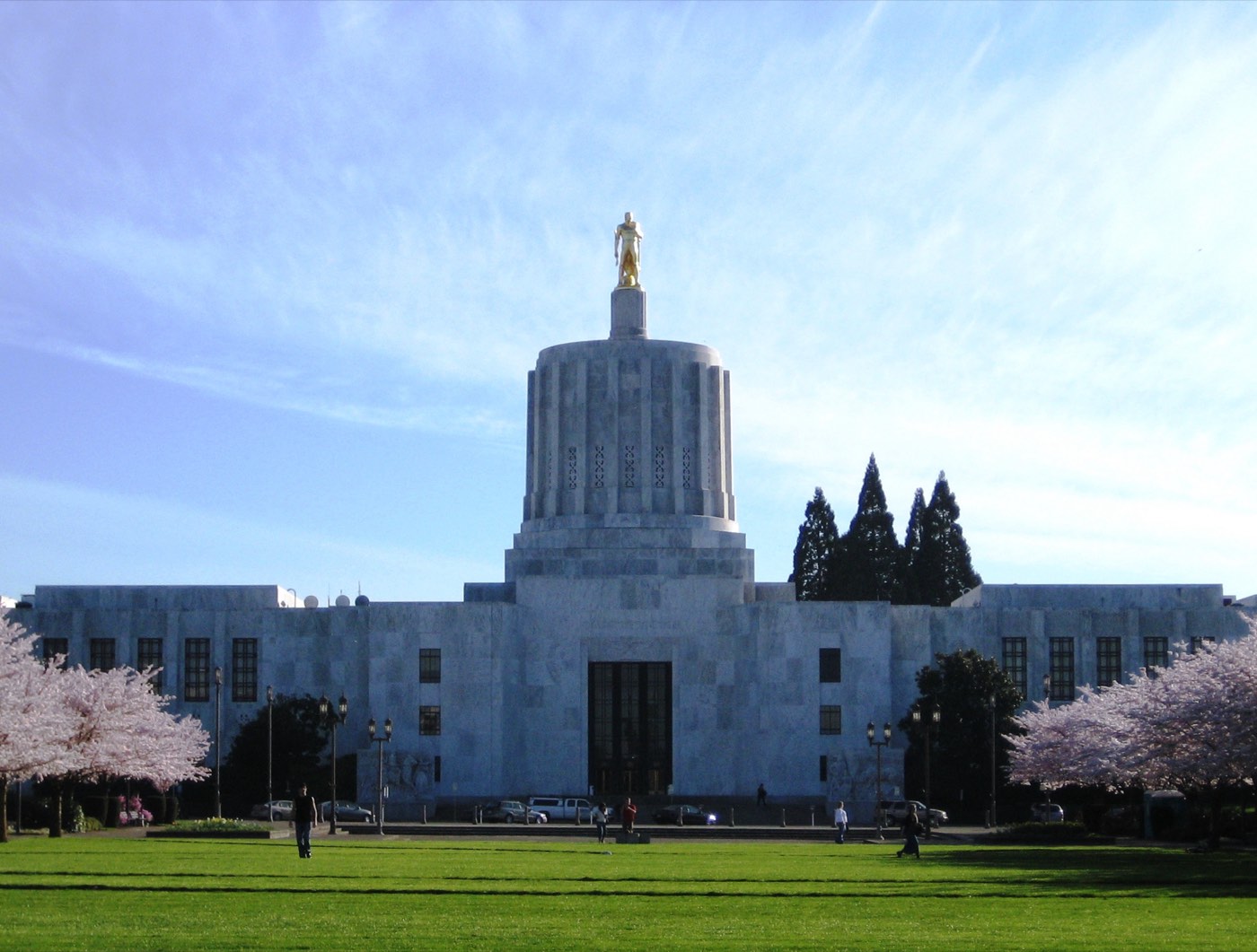 Exterior view of the Oregon State Capitol building in Salem, Oregon